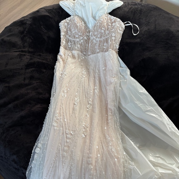 Wedding Dress - Picture 1 of 1